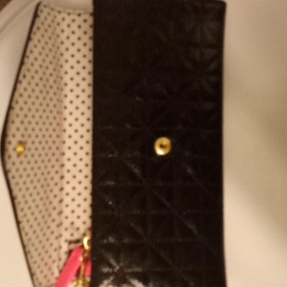 a walllet - Picture 2 of 4